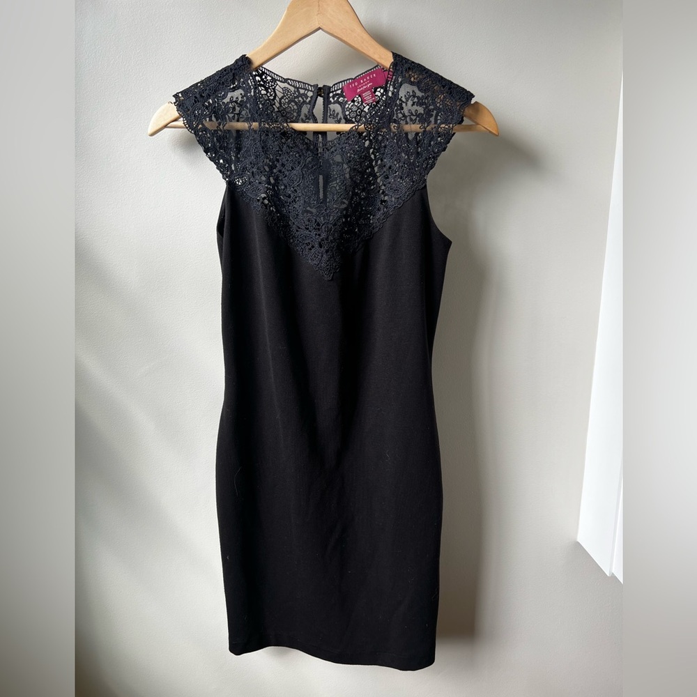 TED BAKER Violina Dress Lace Cocktail Form Fitting Stretch Black Feminine US 4
